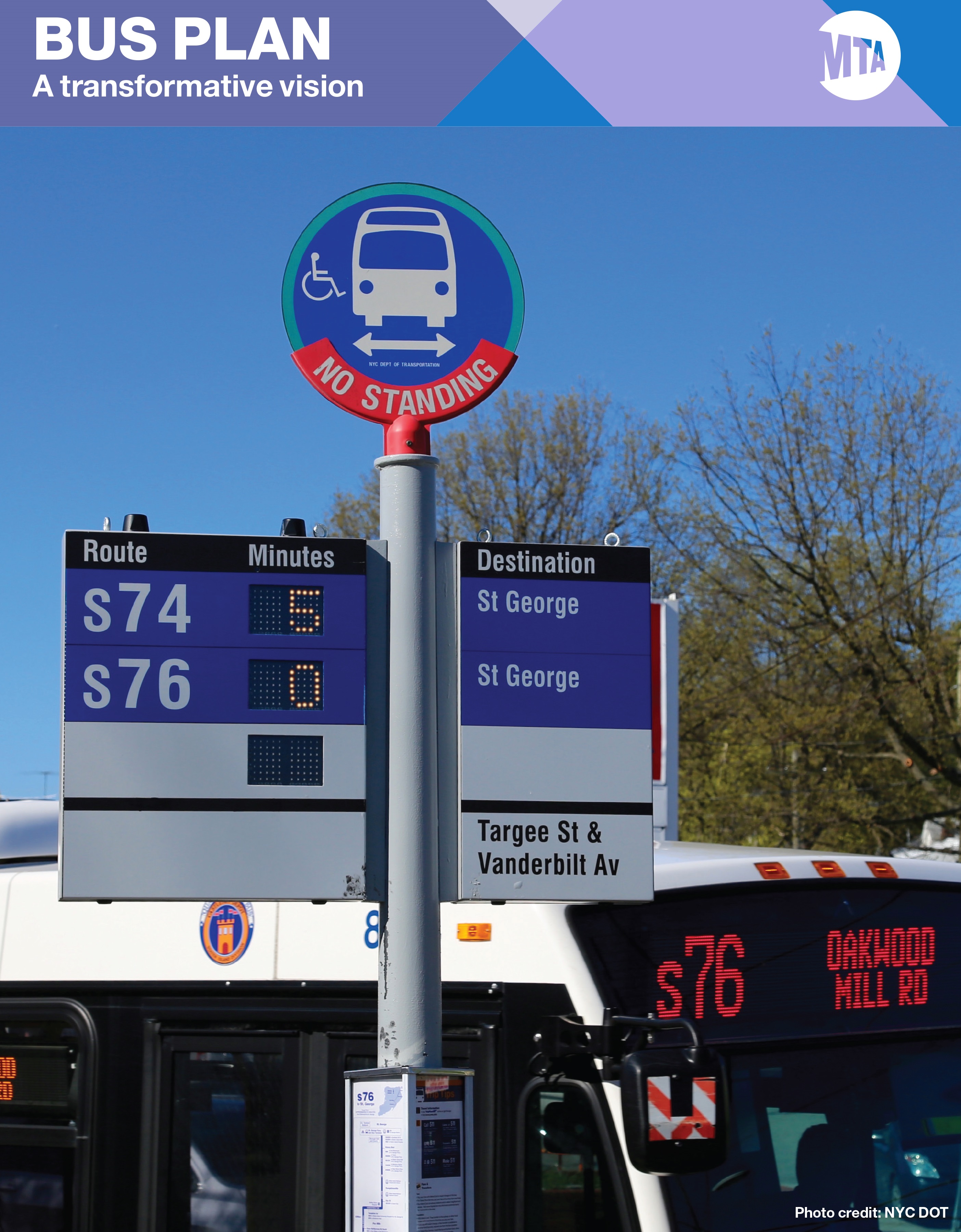 Pantalla de minutos de espera de las rutas S74 y S76 en una parada de Staten Island, Nueva York; imagen de archivo de 2018.