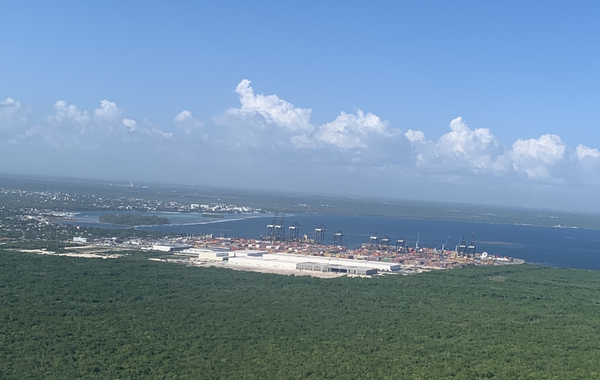 Vista aérea del Puerto Multimodal Caucedo, en Boca Chica